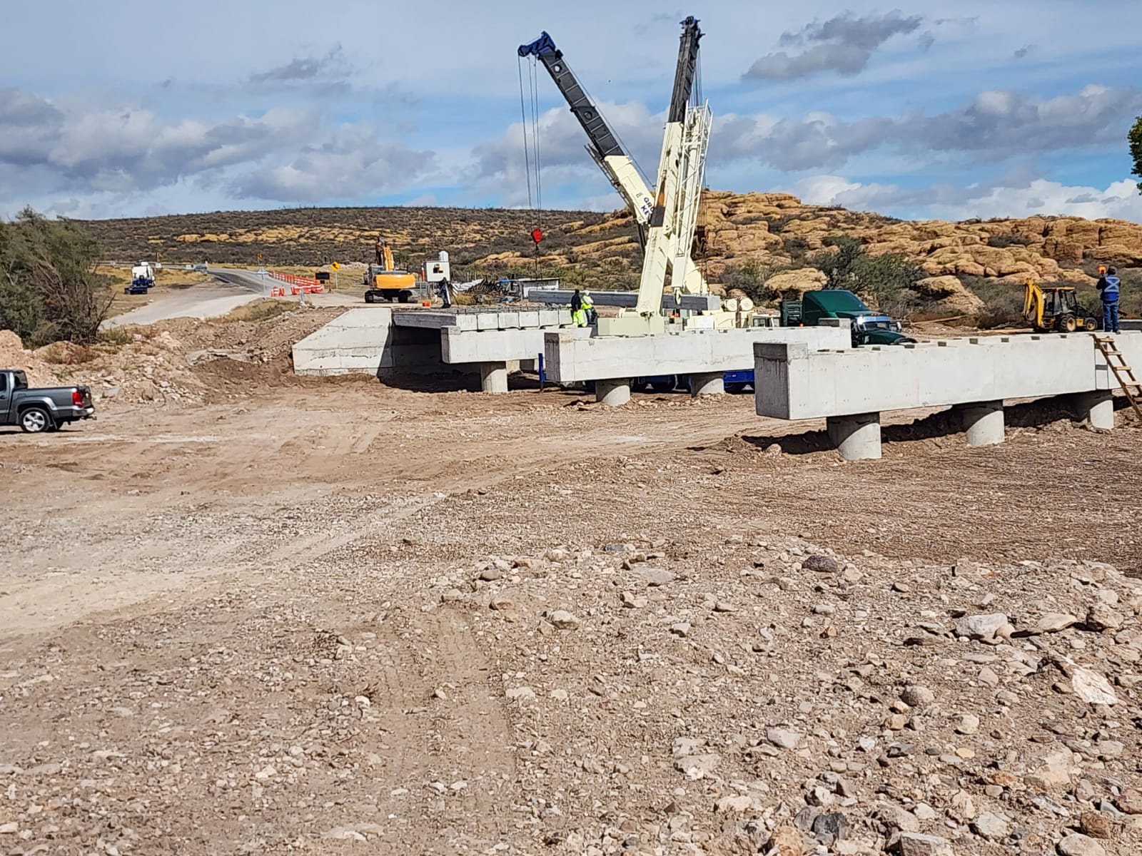 Instalará la SICT superficie de rodamiento en el puente que construye