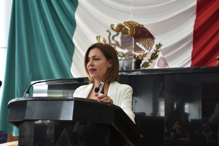 Isela Martínez trenes