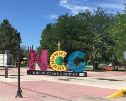 Benito_Juárez_Plaza_en_Nuevo_Casas_Grandes,_Chihuahua (1)