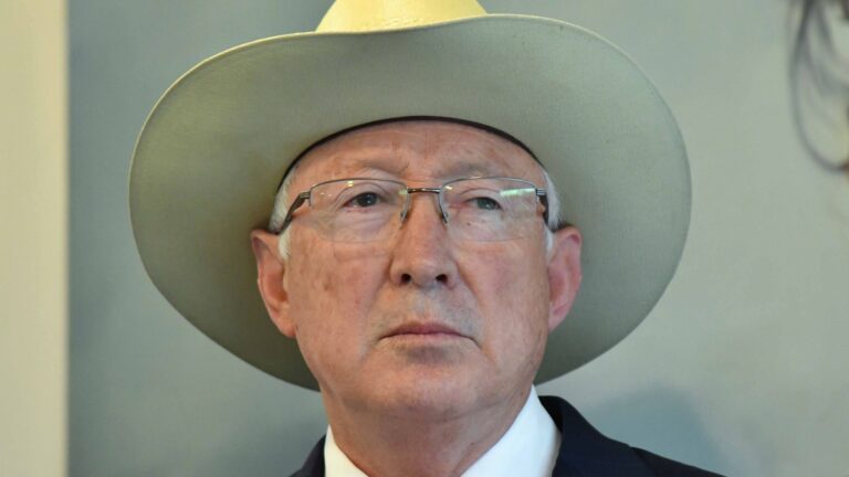 ken-salazar-embajador-eua-mexico-jueces