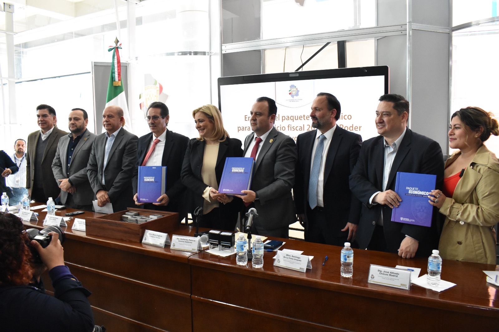 8daac830-3168-4fb5-936e-2f074def8670