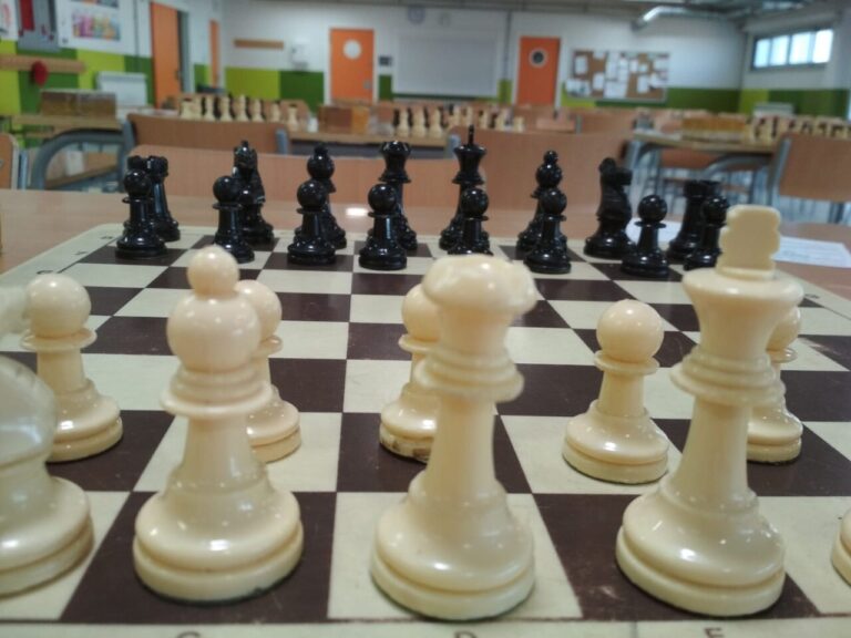Jugando-al-ajedrez-01-1280x960