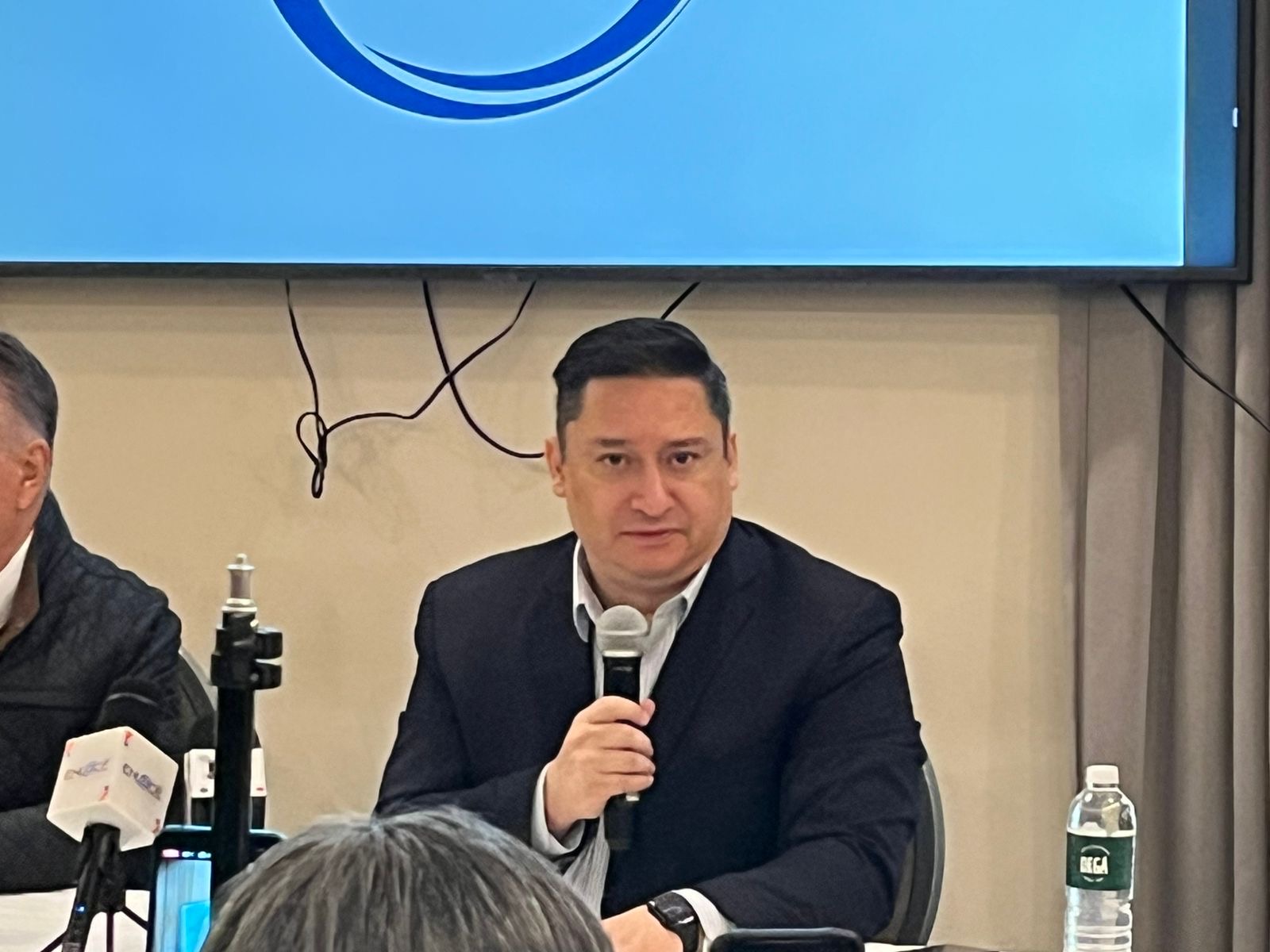 d5ea5f4d-e57a-457b-8d11-380a9b4afea5