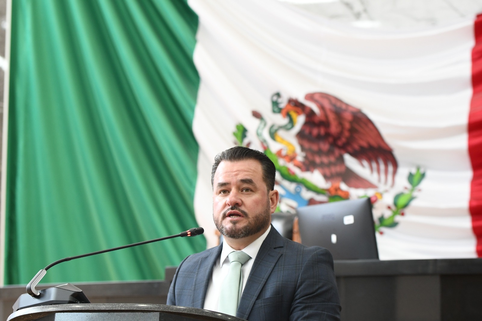 43f93592-4a32-427a-a06f-52fda5b4417d