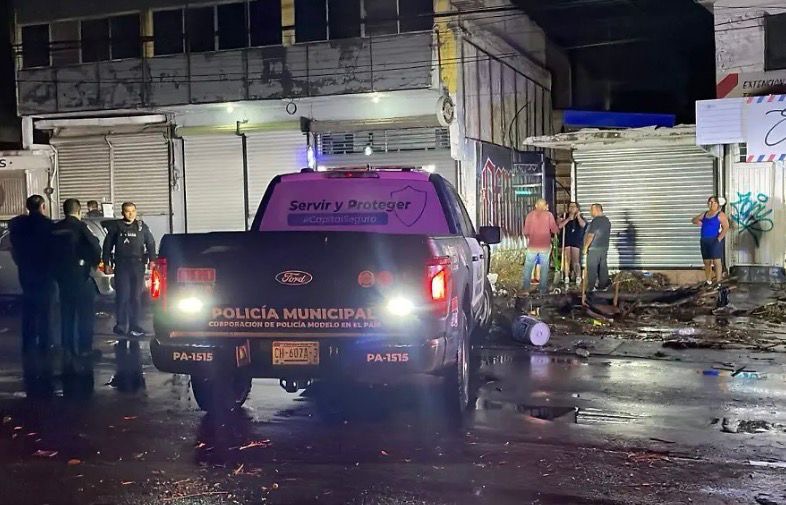 Rescatan a dos personas arrastradas por la corriente